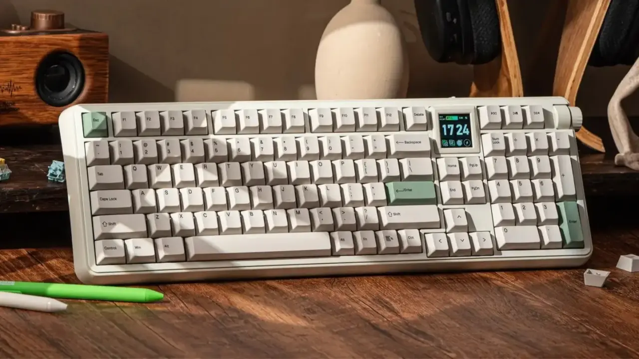 EPOMAKER RT100 PRO Tri-Mode Keyboard Launches with Modular Screen
