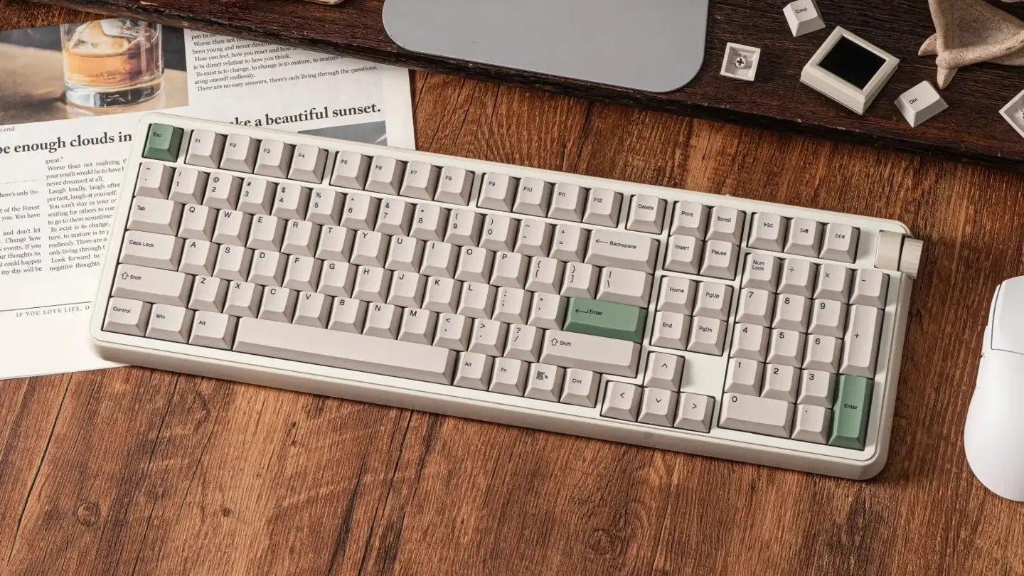 EPOMAKER RT100 PRO keyboard with modular screen