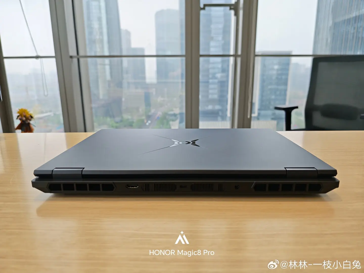 HONOR WIN H7 gaming laptop with Black Warrior design