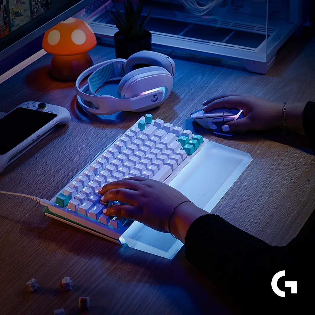 Logitech G512 X keyboard with dual knobs and COSMETIC Lighting