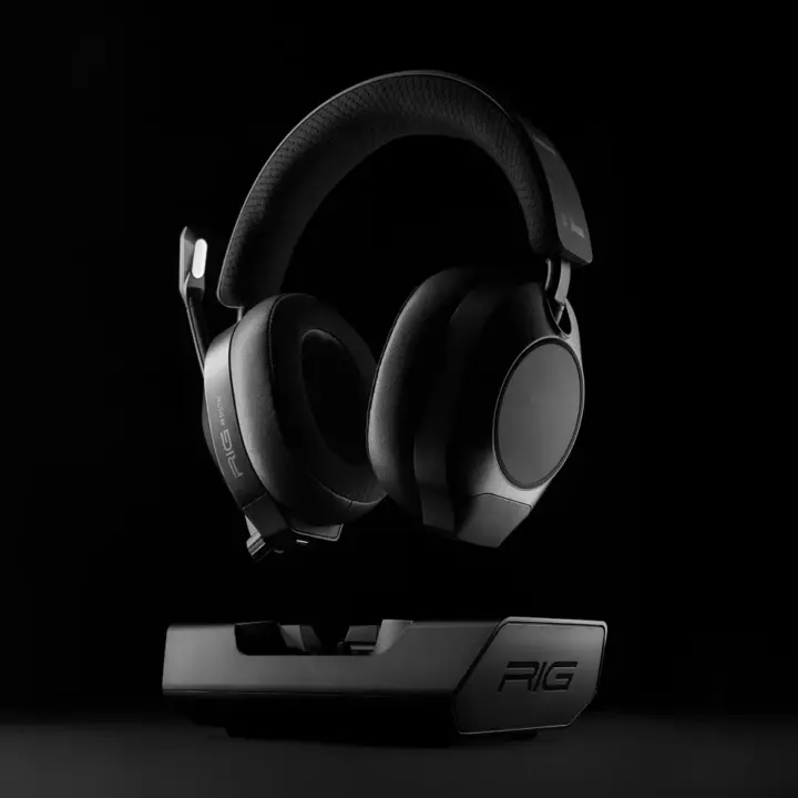 NACON RIG R8 PRO HS/HX Headset Announced: 40mm Graphene Drivers and RGB Dock