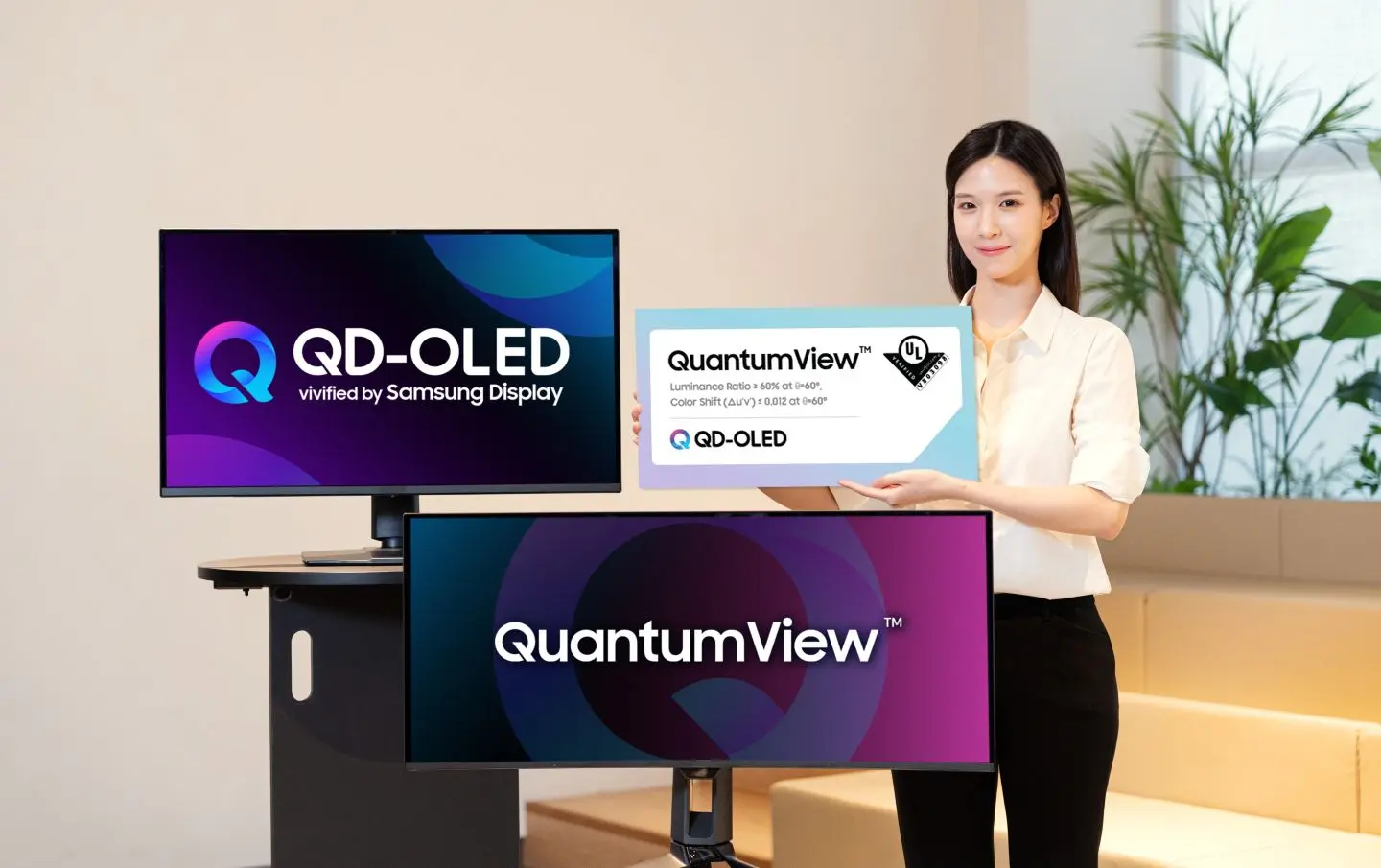 QD-OLED display brightness comparison at wide viewing angles