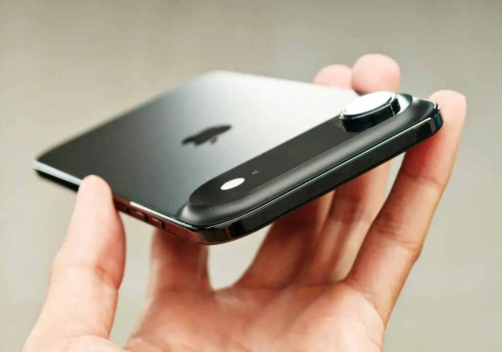 Apple iPhone Air Hits 700,000 Activations in China, Doubling iPhone 16 Plus Share