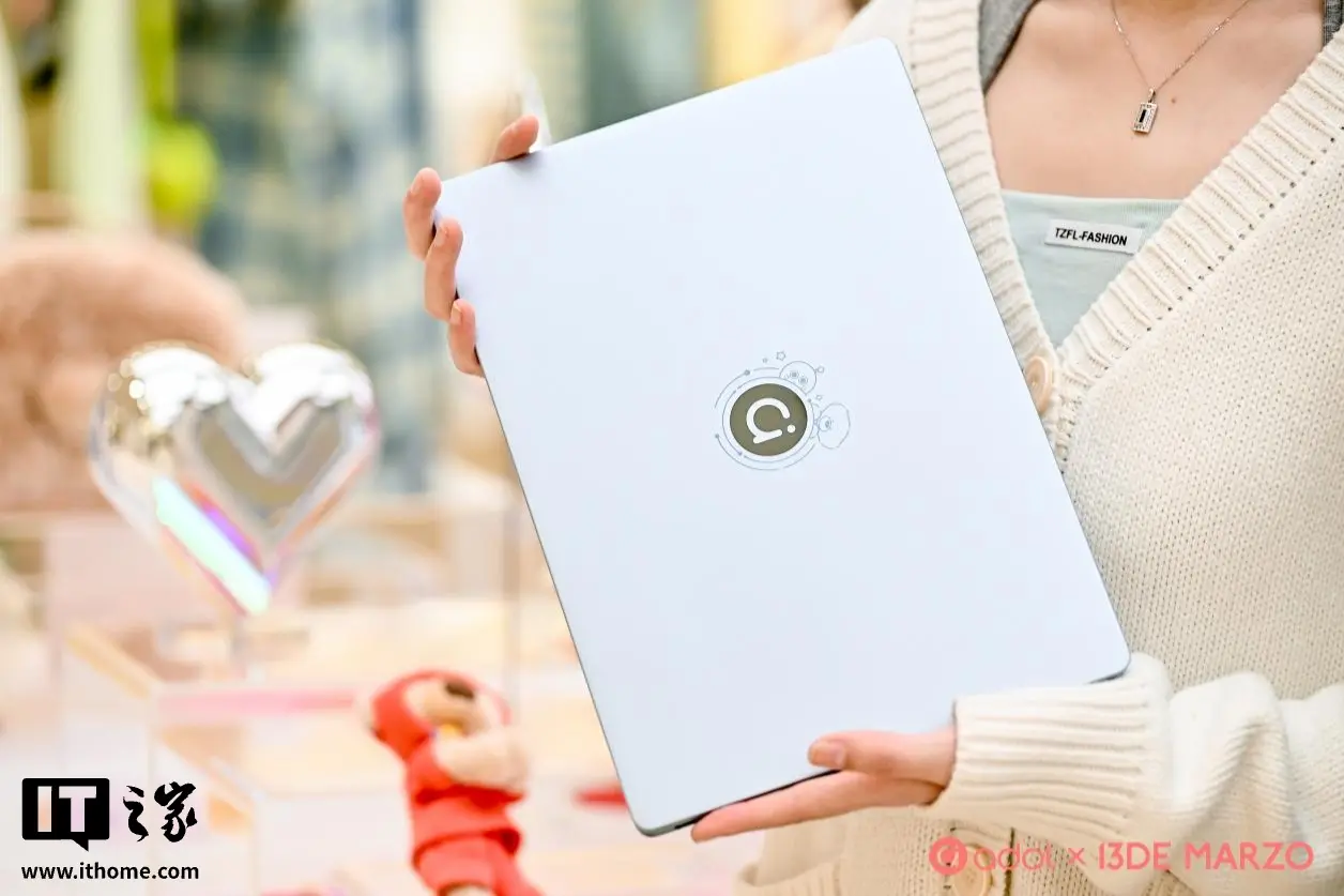 ASUS a 14 Air 13DE MARZO Edition side view