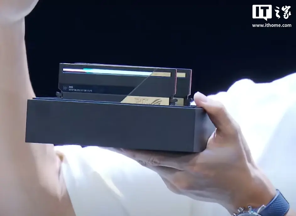 Close-up of ROG Phantom DDR5 RGB memory module with heatsink