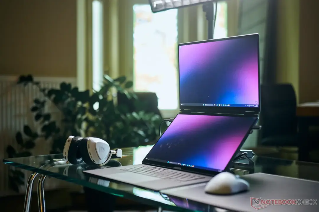 Asus ROG Zephyrus Duo 2026 GX651 vs 2023 GX650 Comparison