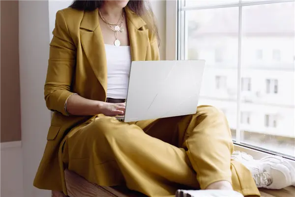 ASUS Zenbook 14 AI laptop exterior view