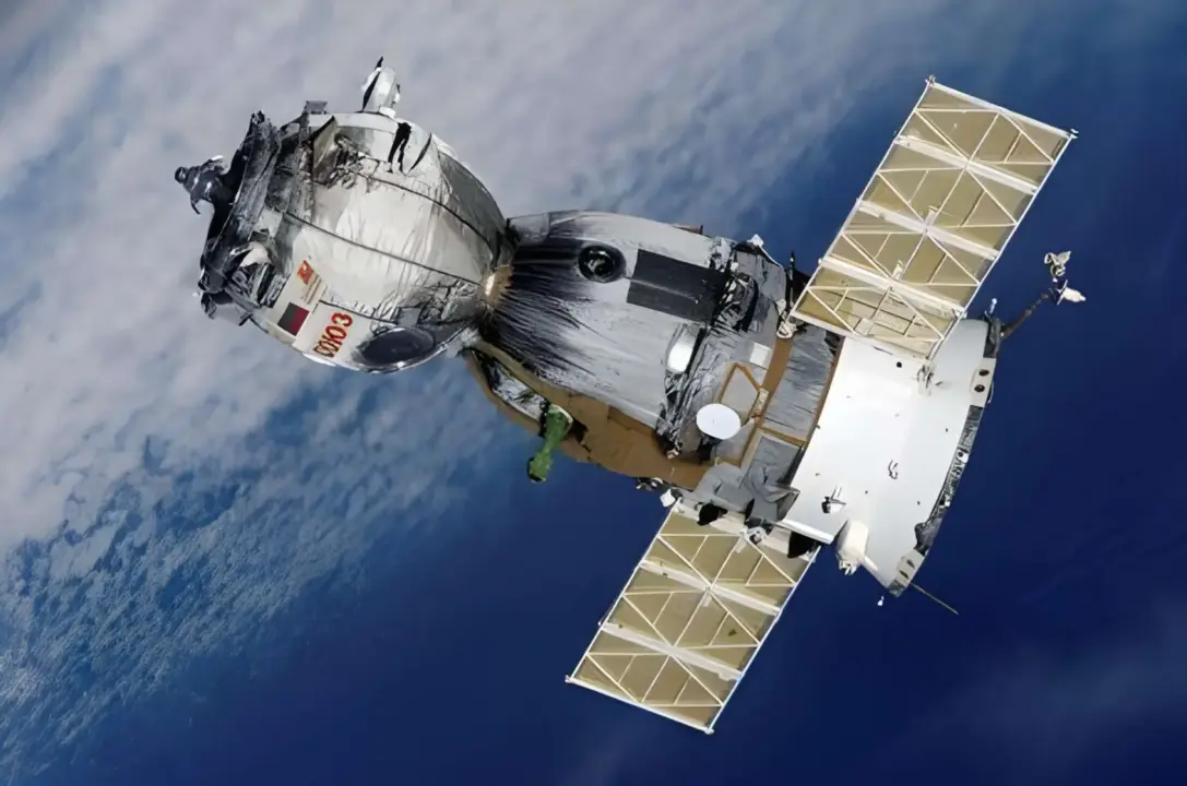 AT&T, T-Mobile, and Verizon Form Satellite JV for iPhone Connectivity
