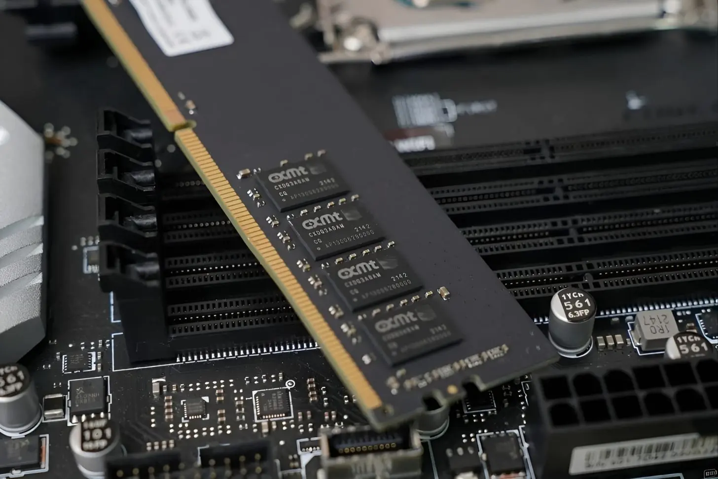 CXMT DDR5 DRAM module with 8000 MT/s speed