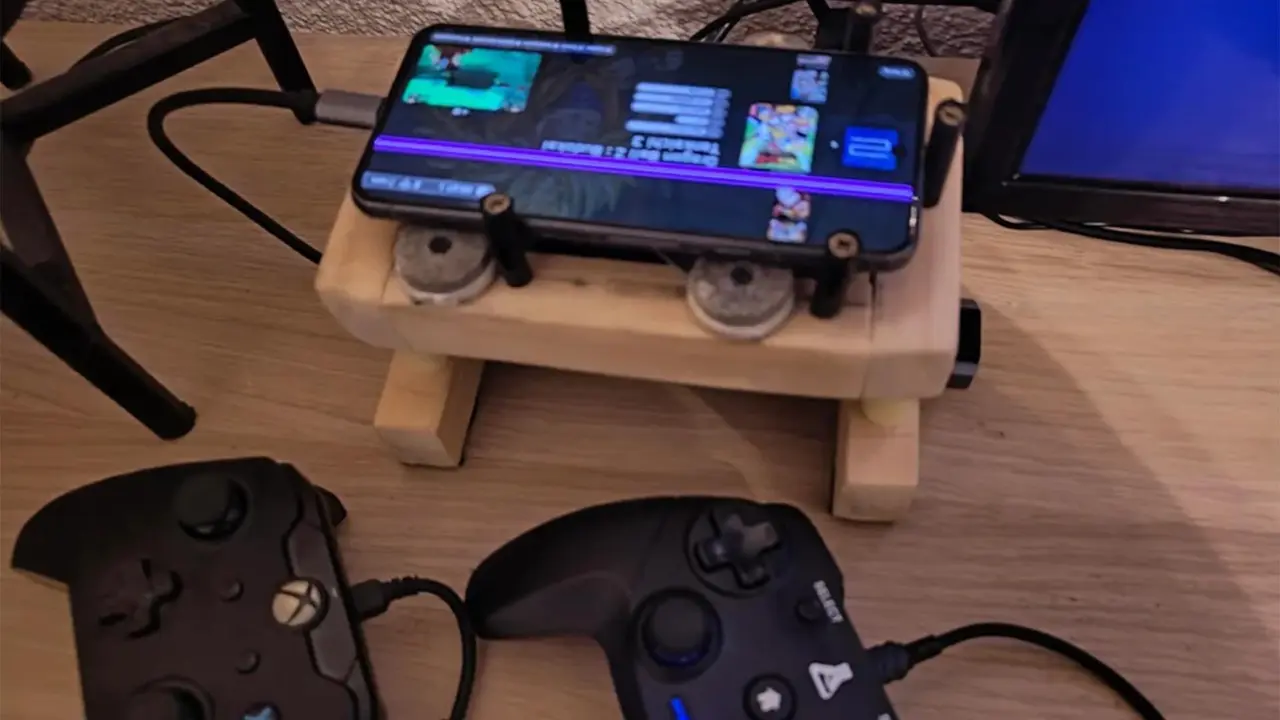 Damaged Pixel 8 Converted Into Gaming Console With Active Cooling