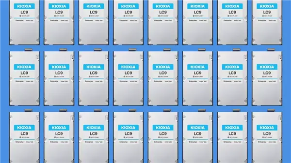 Dell PowerEdge R7725xd server with Kioxia LC9 245.76TB SSDs