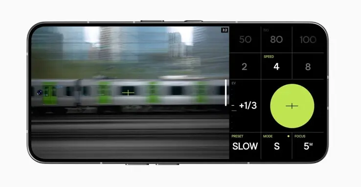 VWFNDR + MBL app interface showing manual shutter speed and ISO controls for smartphone photography