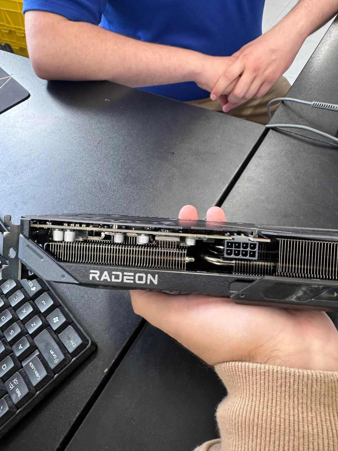 GIGABYTE GeForce RTX 5060 Ti with mismatched Radeon side bracket