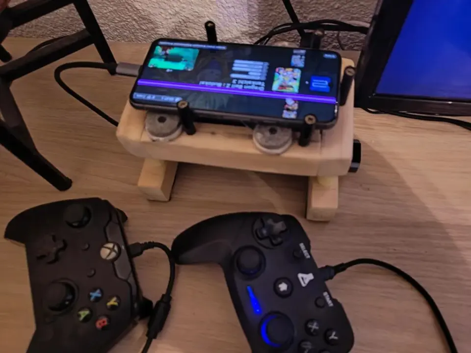 Google Pixel 8 owner turns defective phone into retro gaming console
