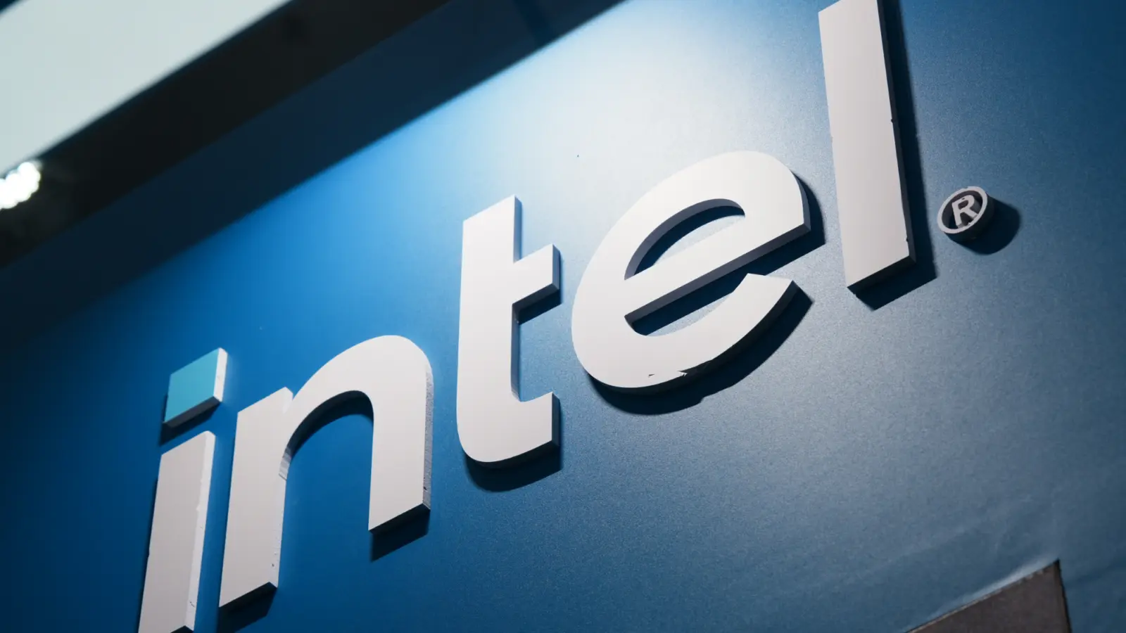 Intel's Embedded Multi-die Interconnect Bridge (EMIB) technology offers a cost-effective alternative to TSMC's CoWoS packaging for next-generation HBM modules.