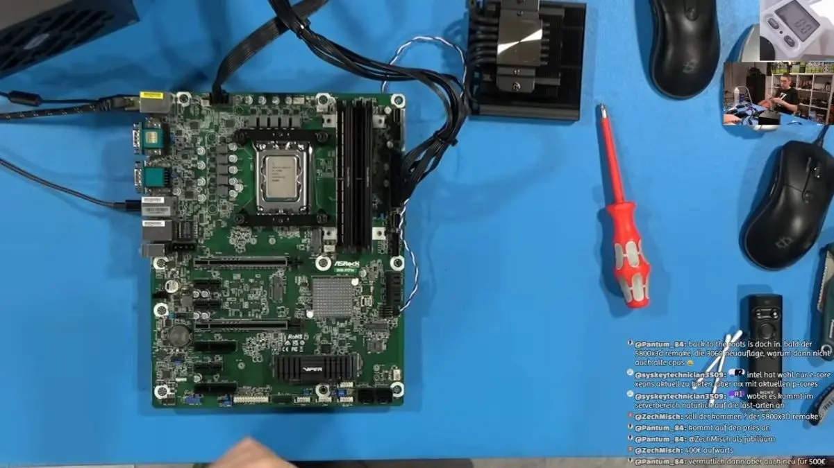Intel Core 9 273PQE Bartlett Lake-S processor with 12 P-cores