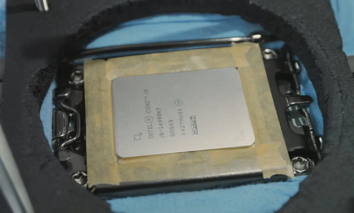 Intel Core i9-14900KF Hits 9.2 GHz, Setting New CPU Frequency World Record