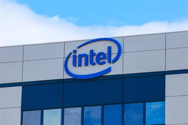 Intel Forces 18A Chips on PC Makers, Forcing Product Redesigns