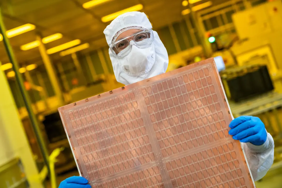 Intel Foundry pilot line for glass substrate production at Chandler facility before Rio Rancho expansion