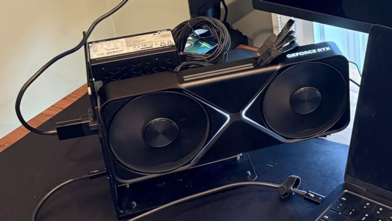 M5 Max MacBook Pro Paired with RTX 5090 eGPU Runs Cyberpunk 2077 at Over 100 FPS
