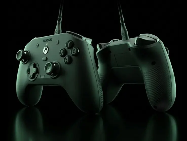 Revo X Max controller with adjustable stick tension and micro-switch face buttons.