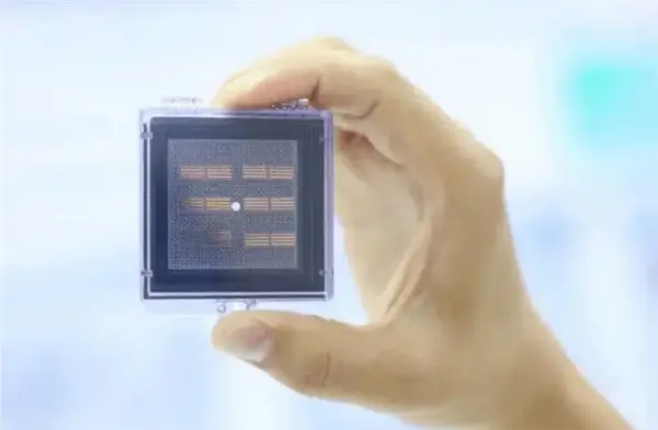 National Information Optoelectronics Innovation Center Unveils Ultra-Broadband Photonic Chip for 6G
