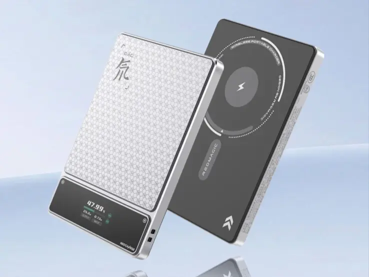 RedMagic Deuterium Power Card Pro Magnetic Power Bank with display