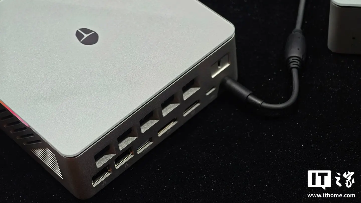 THUNDEROBOT D7000 with 128GB DDR5 RAM and 1TB SSD