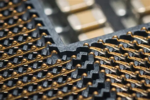 US Semiconductor Stocks Plunge as CPI Exceeds Expectations: CPU and Memory Giants Down 6-9%