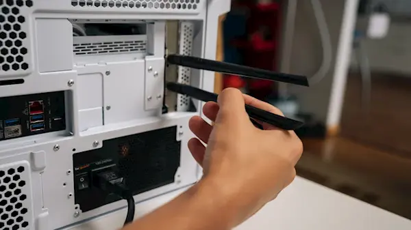 Why Desktop PCs Still Use External Wi-Fi Antennas in 2026