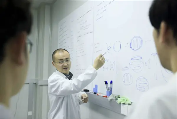 Award-winning glass optical storage technology offering 100,000 years of data retention.