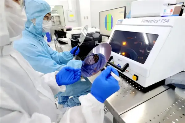 Yanshan Technology MicroLED display devices