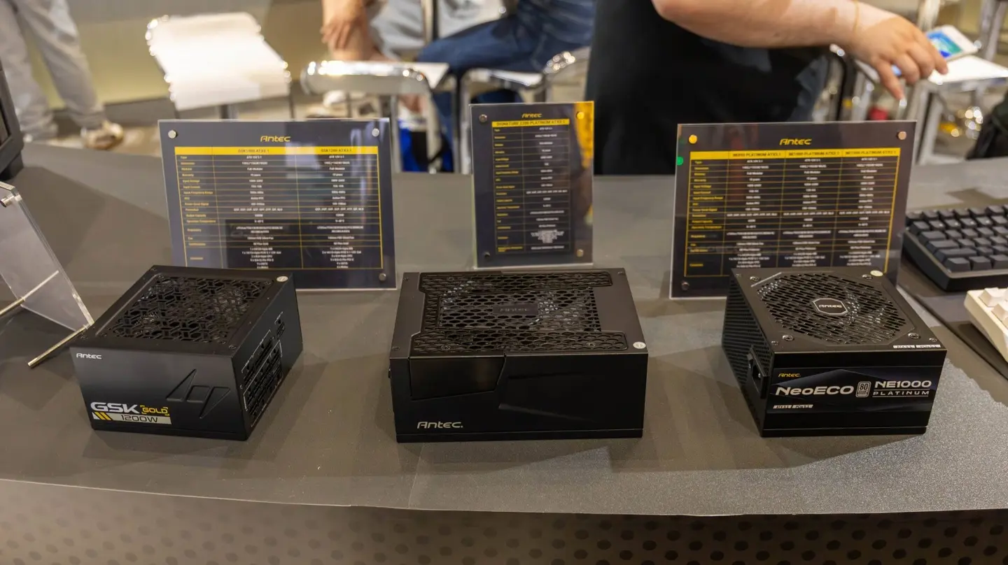 Antec VORTEX VIEW liquid cooling radiator with integrated screen