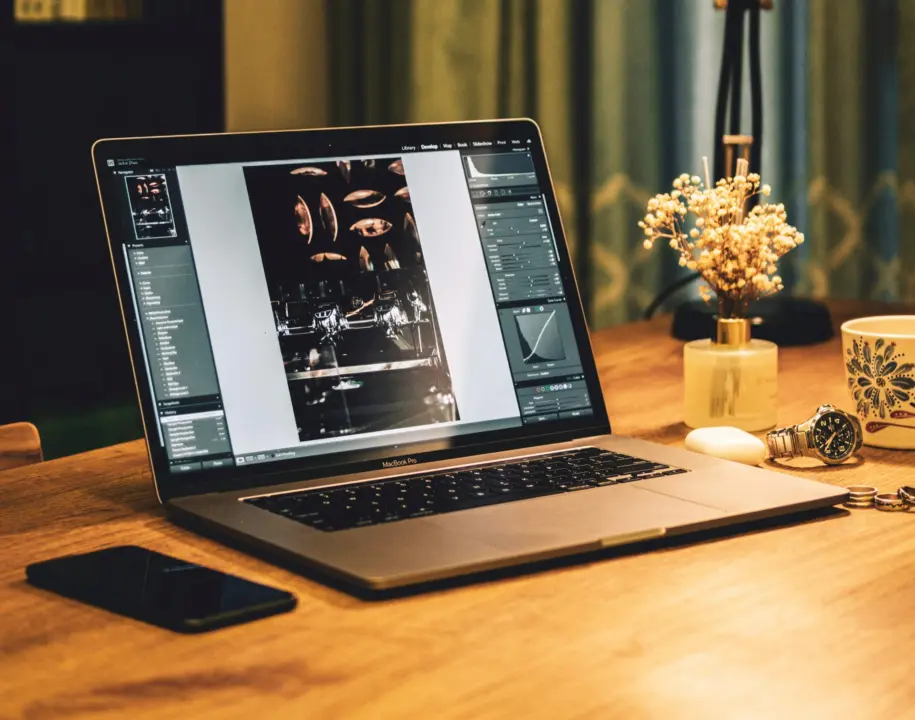 Apple MacBook Ultra