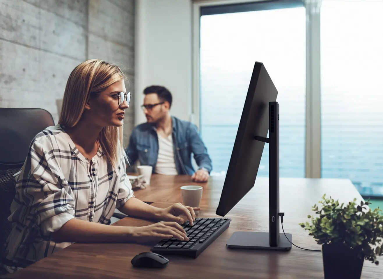 ASUS ExpertCenter P200 AiO all-in-one desktop front view