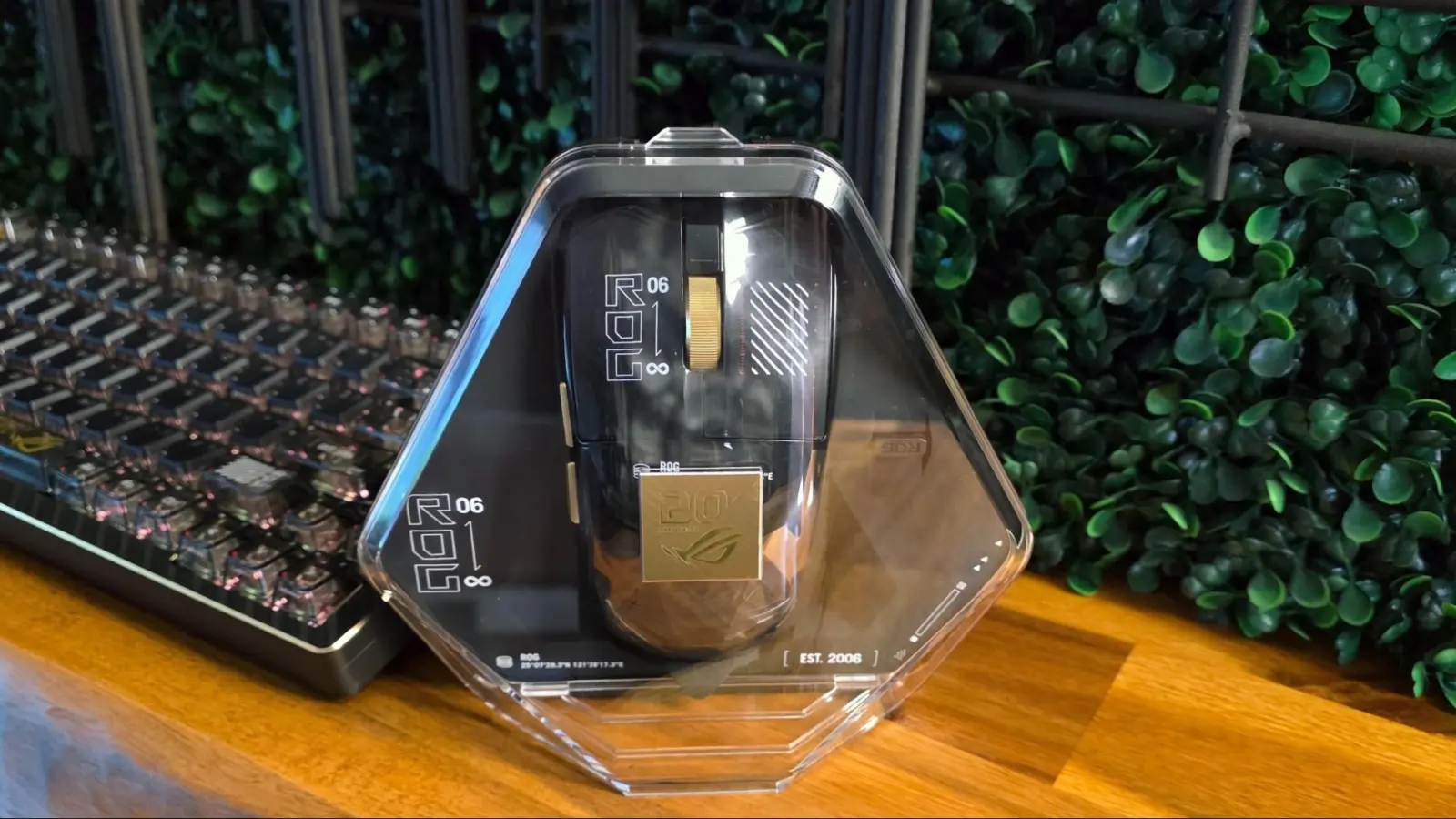 Asus ROG Harpe II Extreme Edition 20 gaming mouse with 24K gold plating