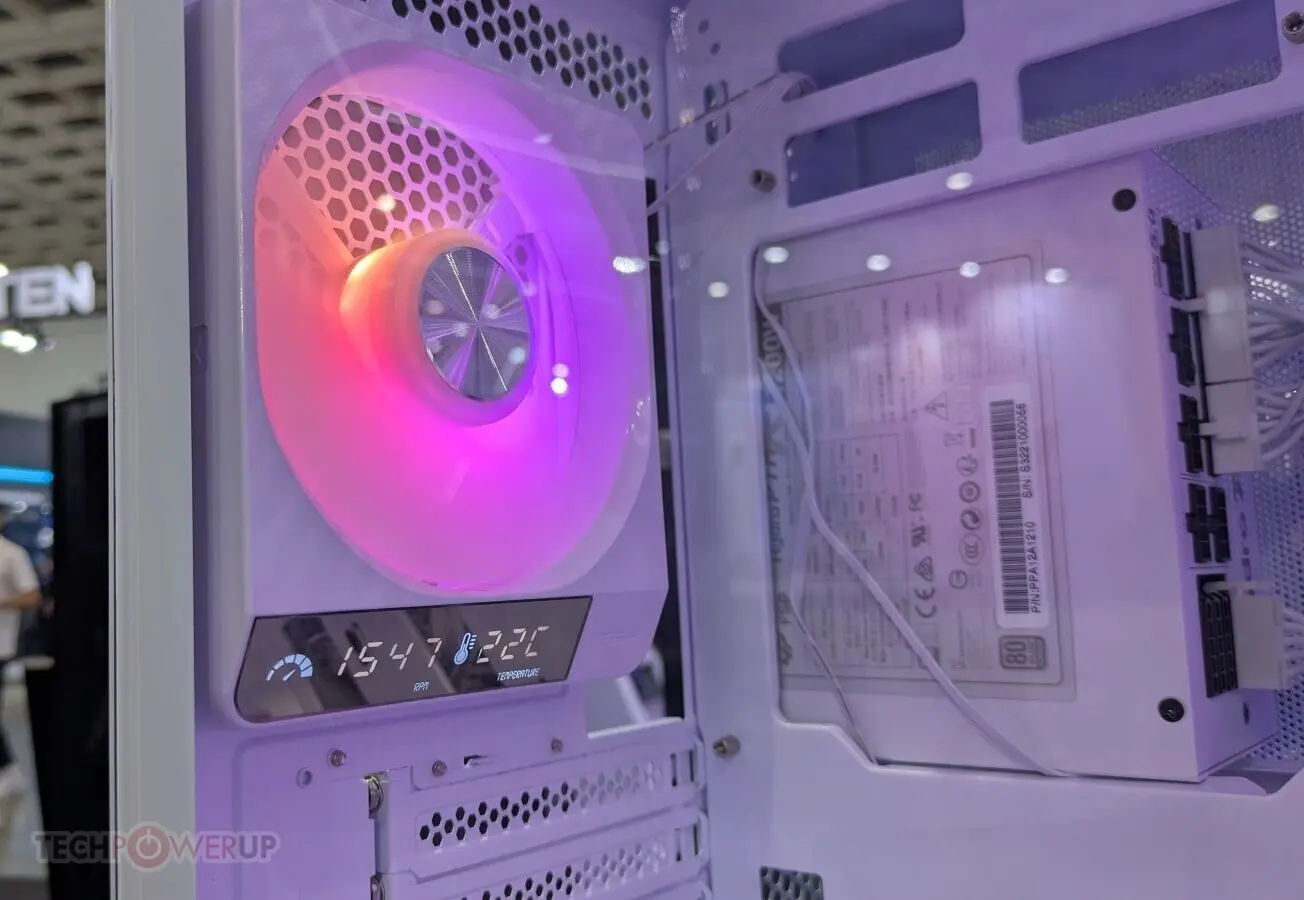 FSP M581 aquarium-style PC case with curved glass and underglow lighting