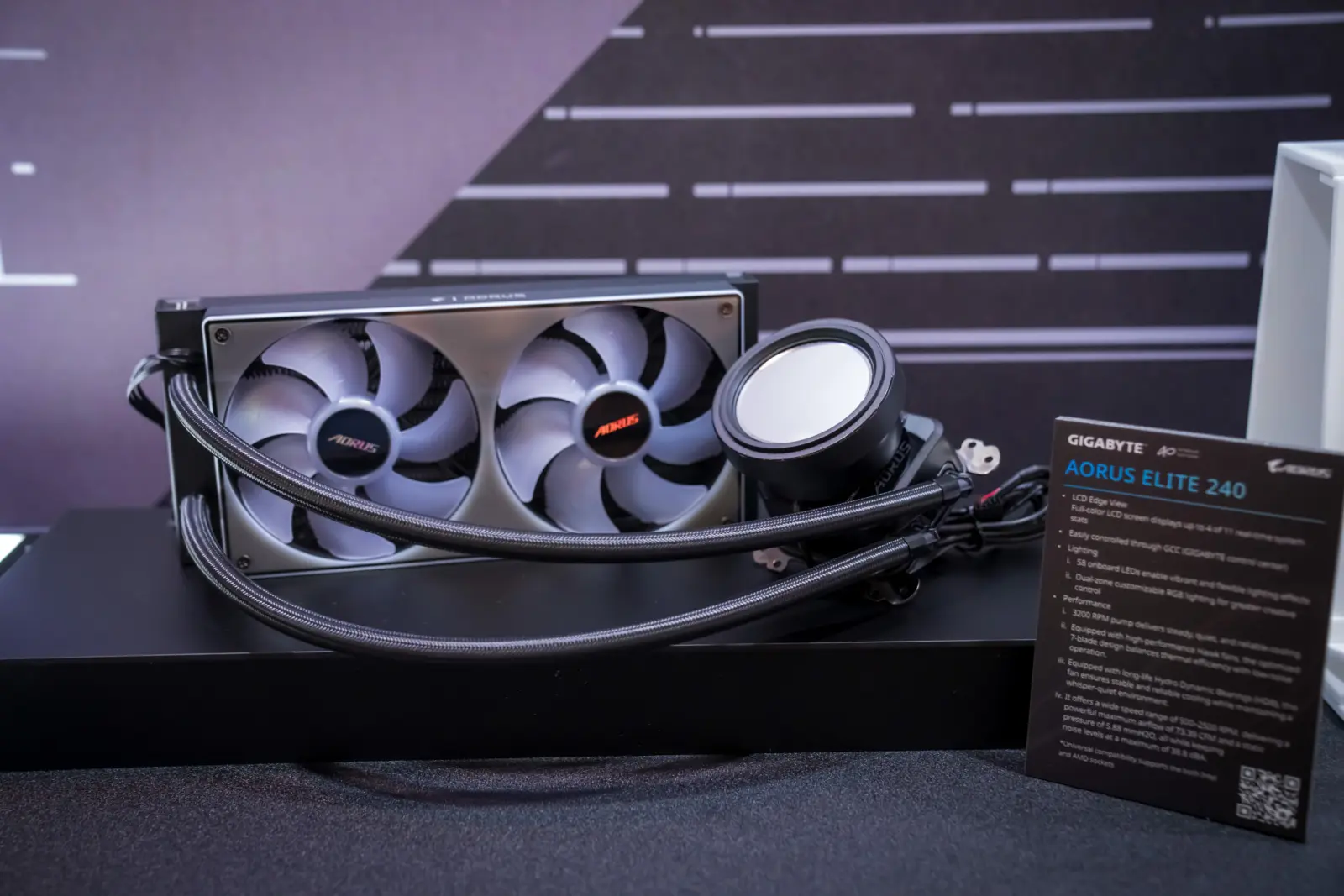 GIGABYTE AORUS ELITE liquid cooler with LCD display