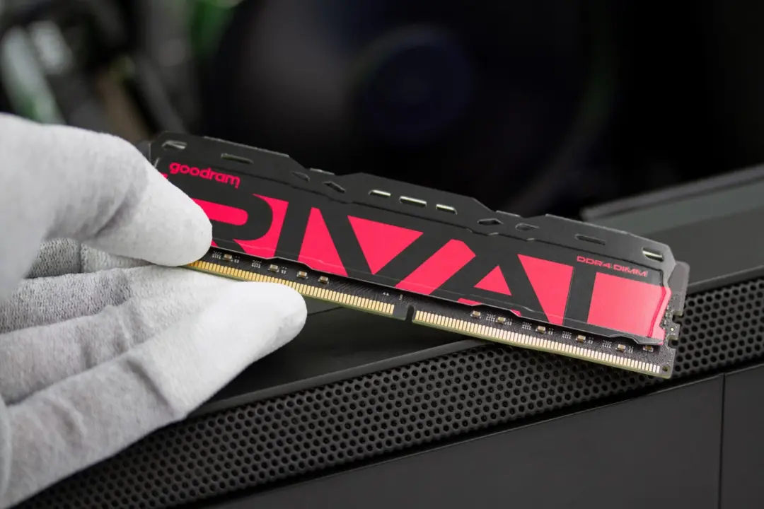 Goodram Rival DDR4 RADIANT memory module with red heatsink