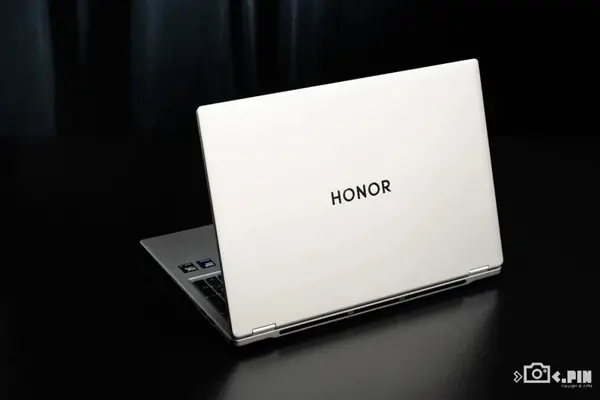 Cyberpunk 2077 gaming performance on Honor MagicBook Pro 16 2026