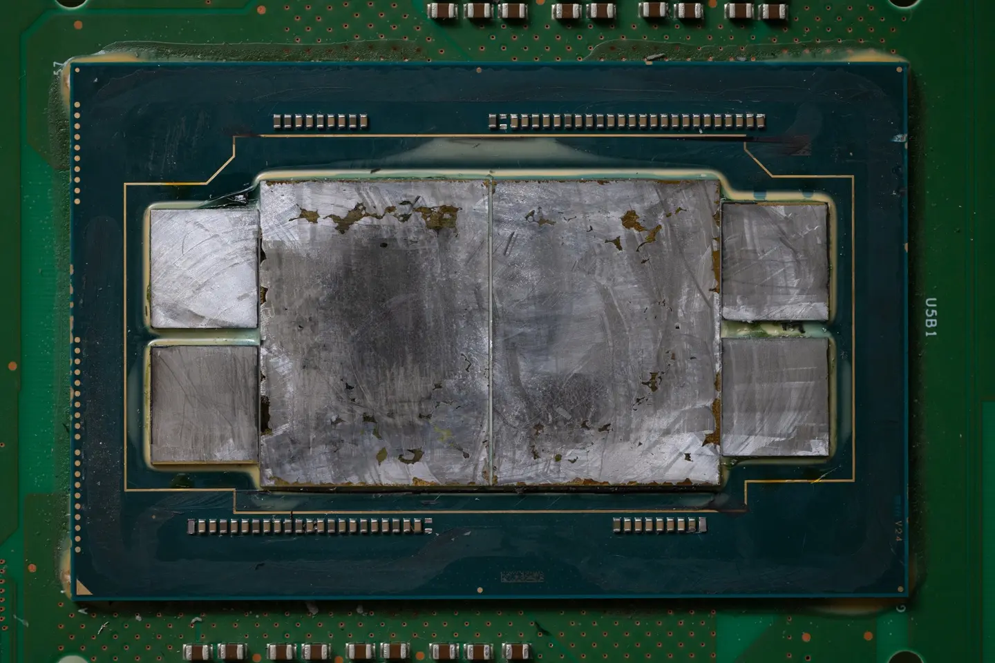 Physical layout of the leaked Intel Xe HP server GPU showing compute tiles and memory stacks