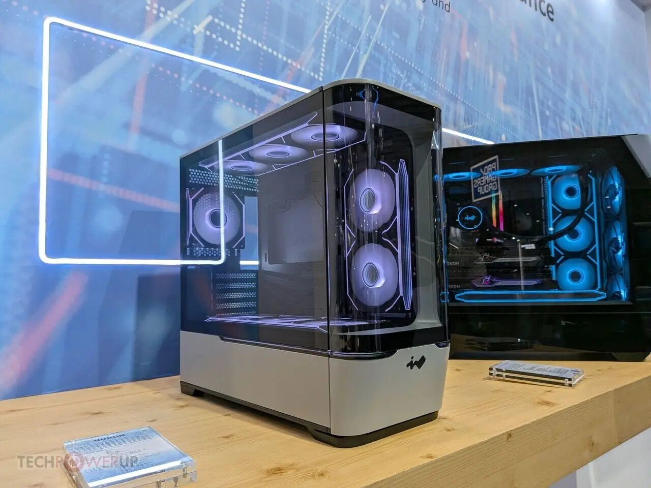 InWin L50 BREEZE mid-tower case with panoramic glass panel