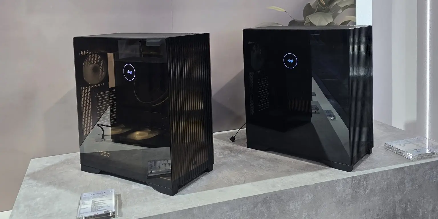 InWin GX-285 case with LCD screen
