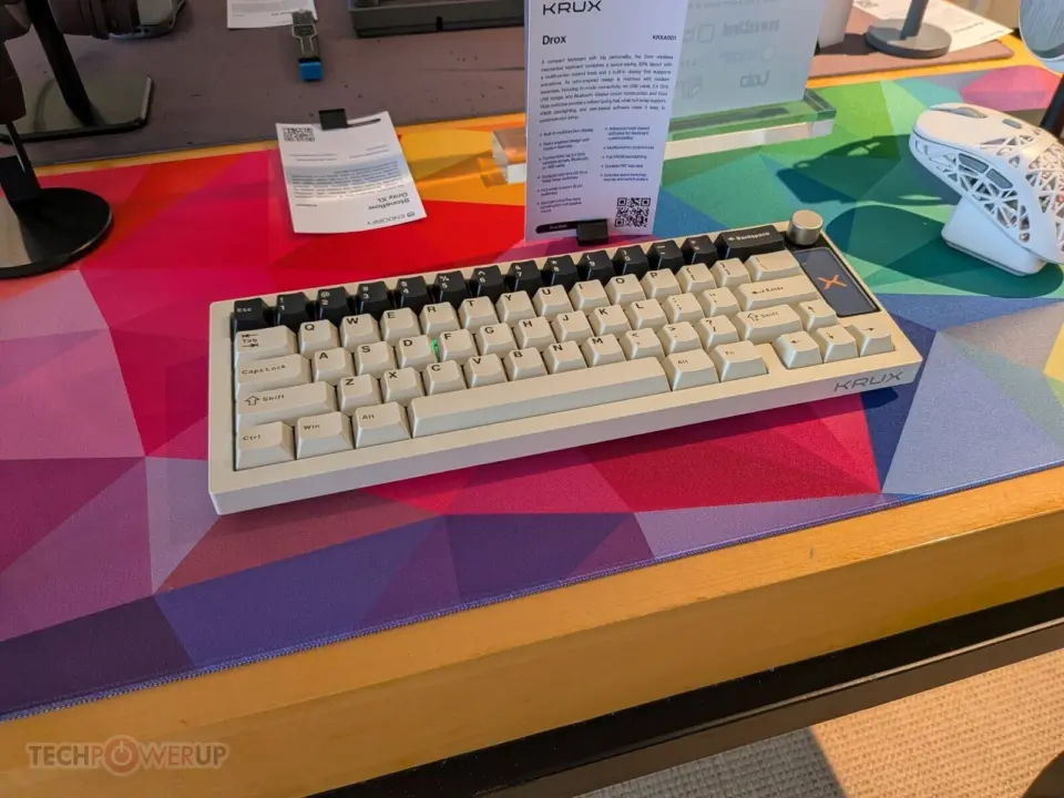 KRUX Drox Keyboard Review: Compact Mechanical Design with Display