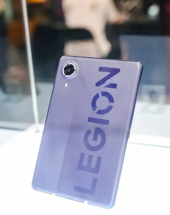 Lenion Legion Y700 Successor Spotted With OLED Screen And SIM Support