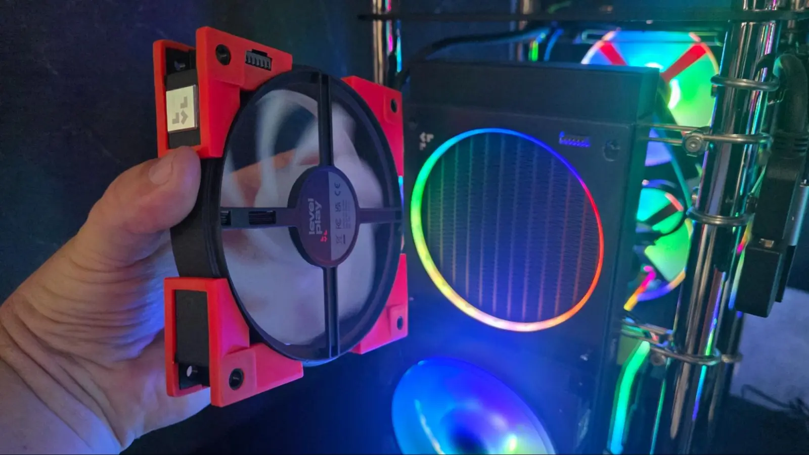 Levelplay MagBracket fan with magnetic attachment