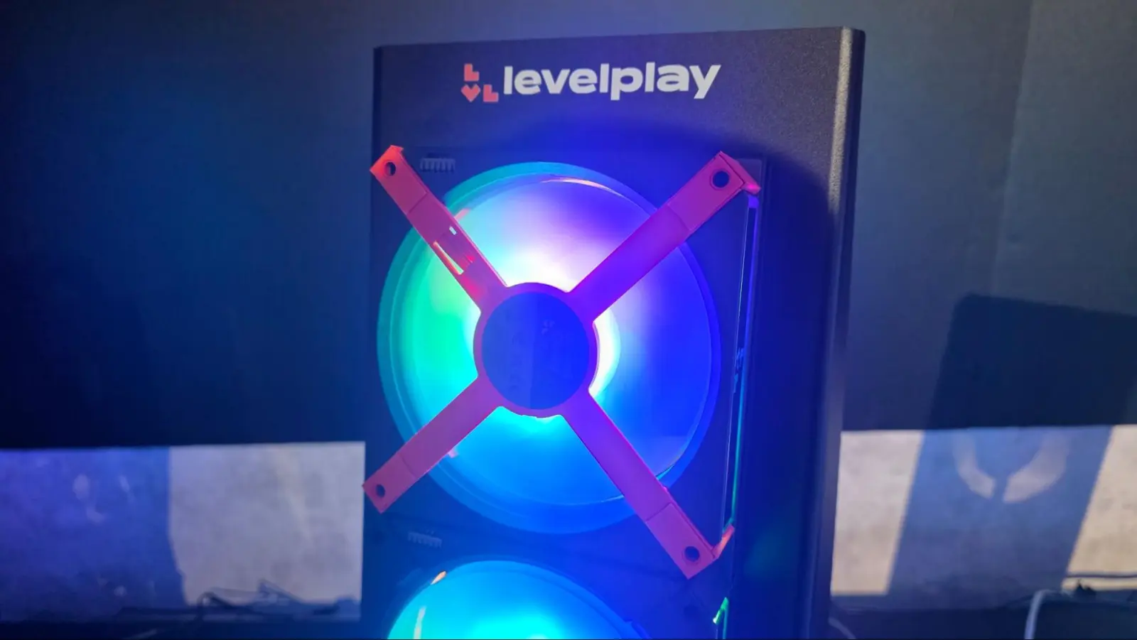 Levelplay Newtro 360 AIO cooler with large tactile knob