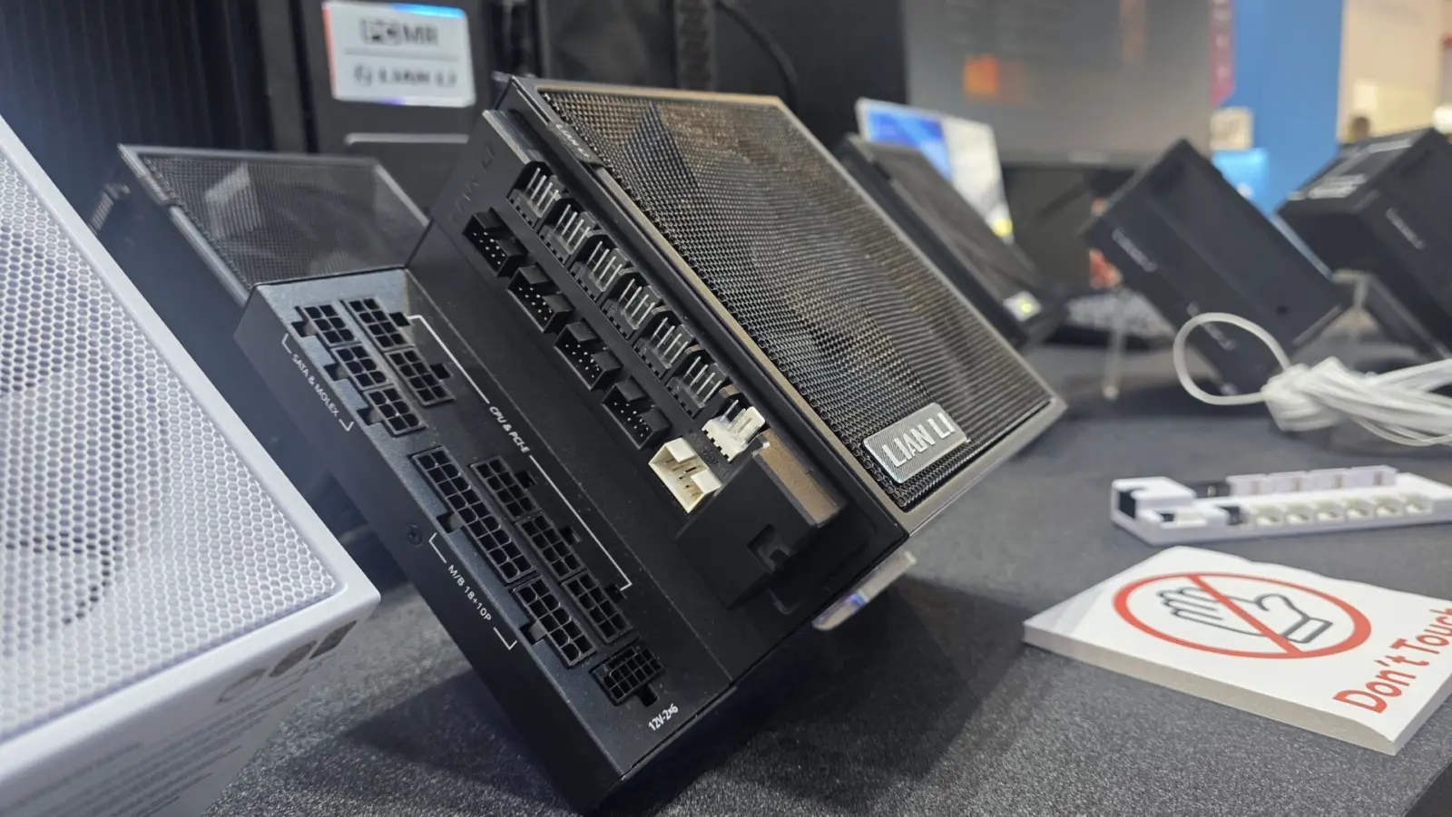 Lian Li Edge Platinum V2 power supply unit