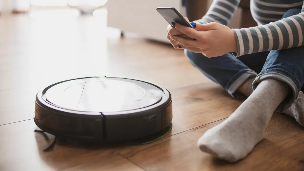 Maker's Pet Oomwoo open-source robot vacuum