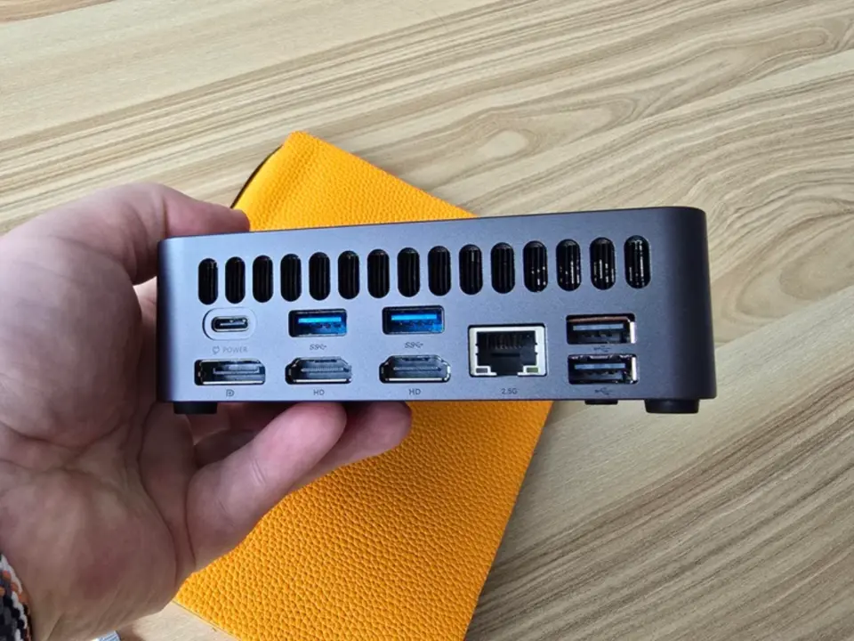 Ninkear M8_226V Mini PC Spotted with Lunar Lake and OCuLink